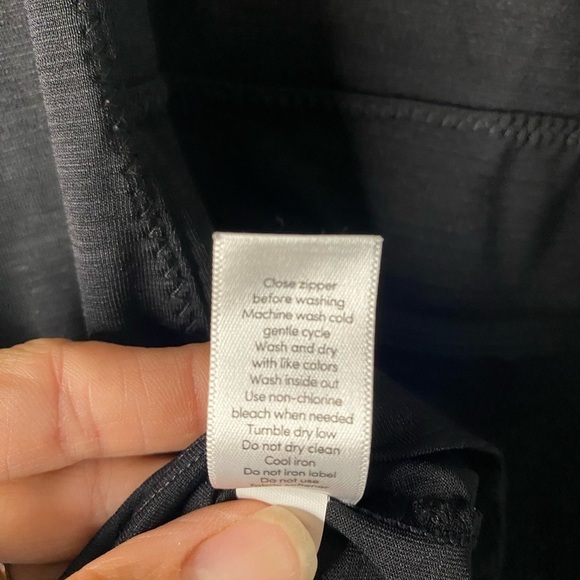 Women’s Athleta Black Tank Top With Back Pocket Size XLT - Picture 11 of 12